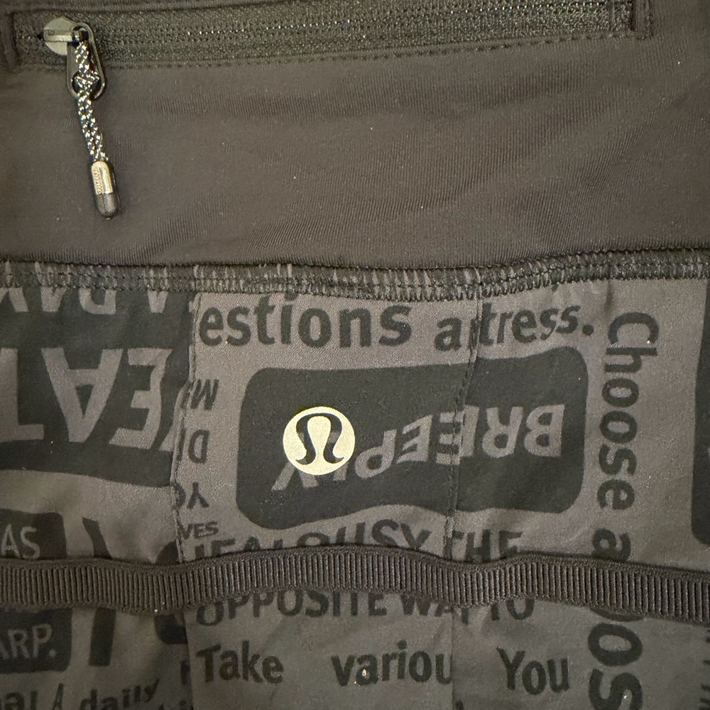 💜Rare NWOT Lululemon Manifesto Black Text Print Mini Skirt - Picture 9 of 11
